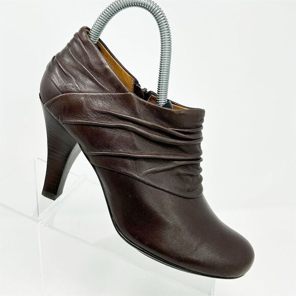 Sofft Women's Brown Ruched Leather Heeled Ankle Boots Size 7 M Fall Casual - Picture 1 of 14
